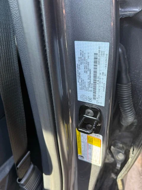Used 2025  Ford Lariat image 2