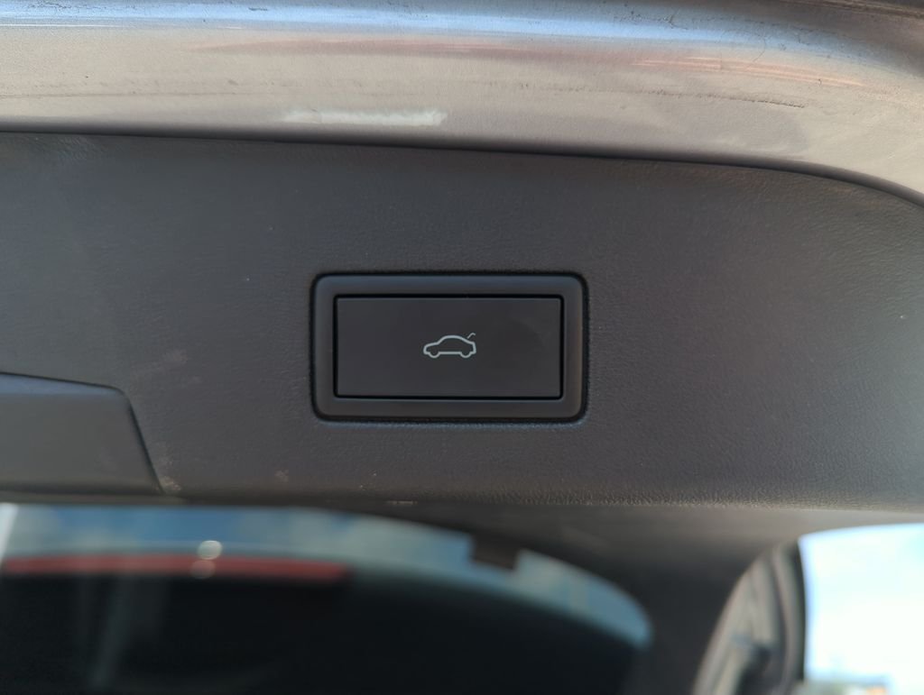 Used 2023 Silver Volkswagen Pro S image 32