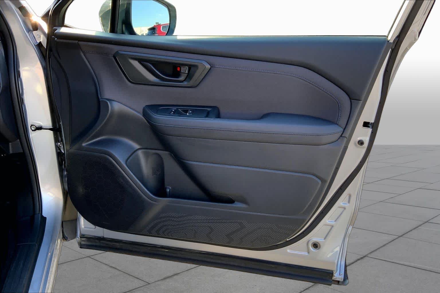 Used 2025 Ice Silver Metallic Subaru Premium image 20