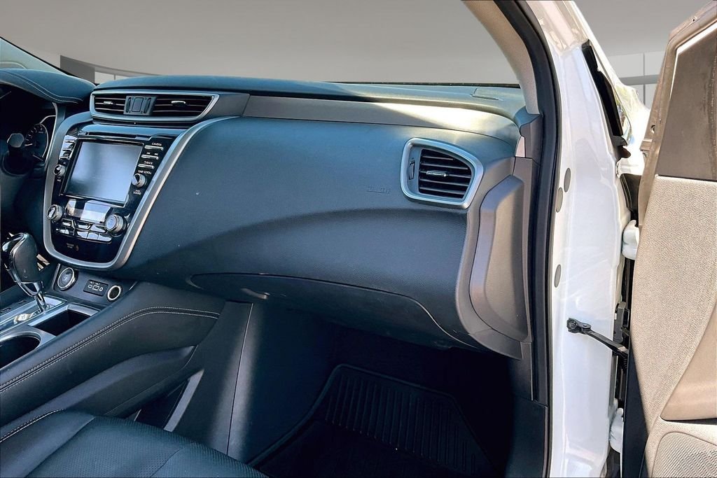 Used 2021 White Nissan SL image 16