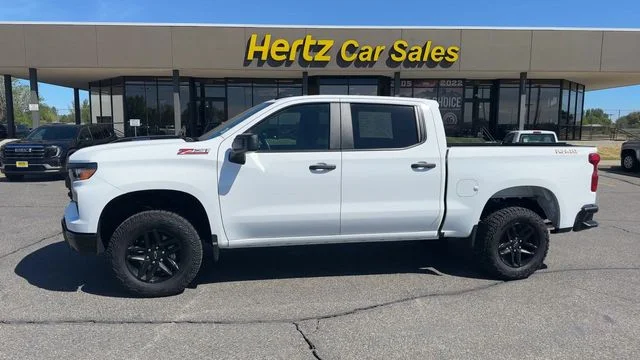 Used 2025 White Chevrolet Custom Trail Boss image 5