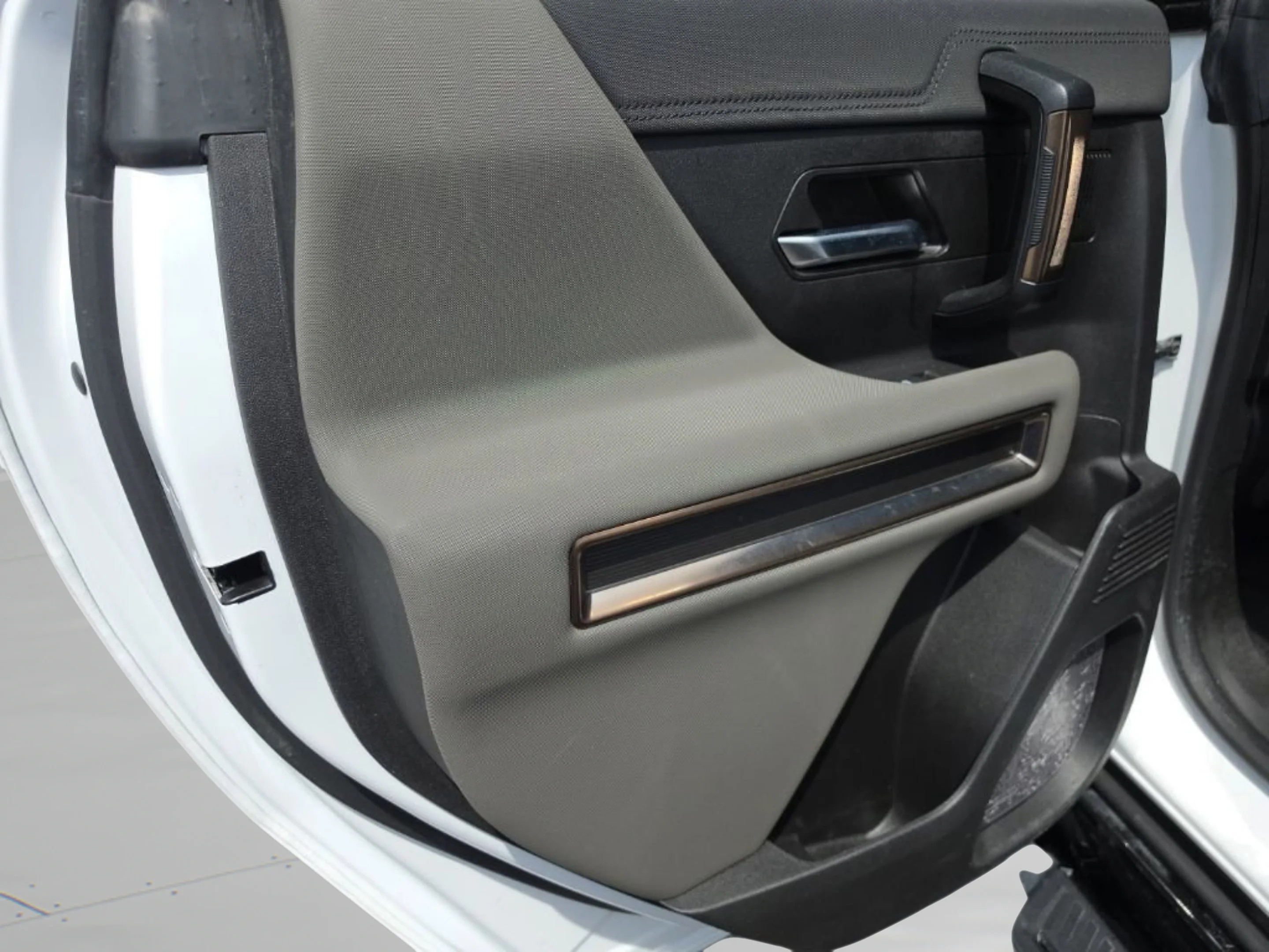 Used 2024 Interstellar White GMC 2X image 28