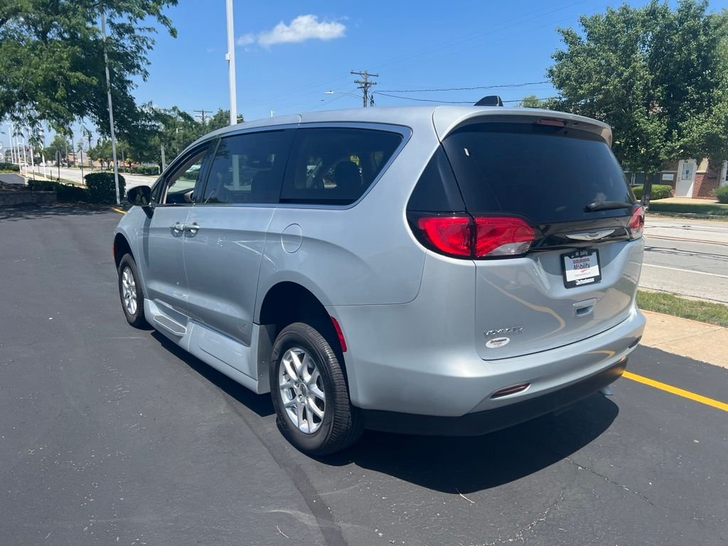 Used 2023 Silver Chrysler LX image 5