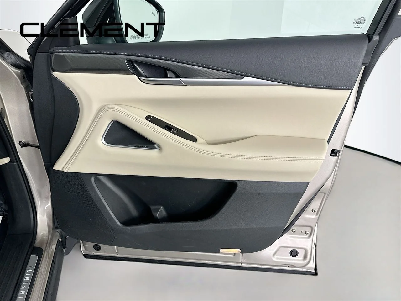 Used 2023 Warm Titanium INFINITI LUXE image 38
