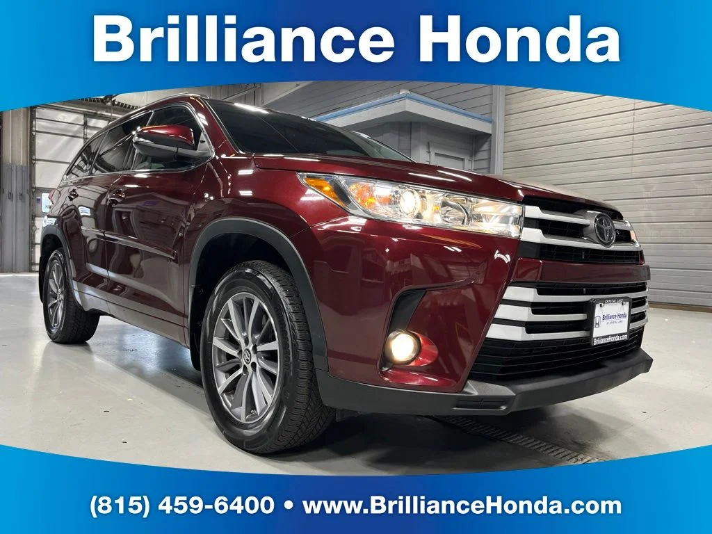 Used 2018 Ooh La La Rouge Mica Toyota XLE image 1