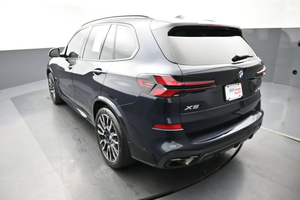 Used 2024 Black BMW xDrive40i image 6