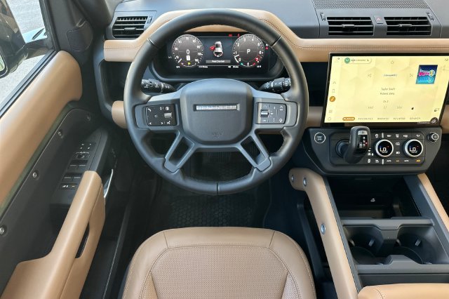 New 2026 Woolstone Green Land Rover X-Dynamic SE image 13
