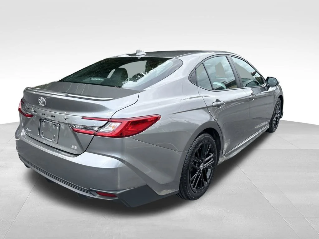 Certified Used 2025  Toyota SE image 5