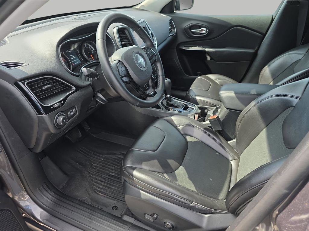 Used 2021 Gray Jeep Latitude Plus image 8