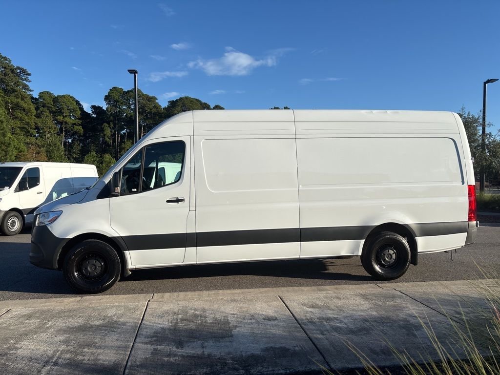 Used 2025 Arctic White Mercedes-Benz Cargo 170 WB image 6