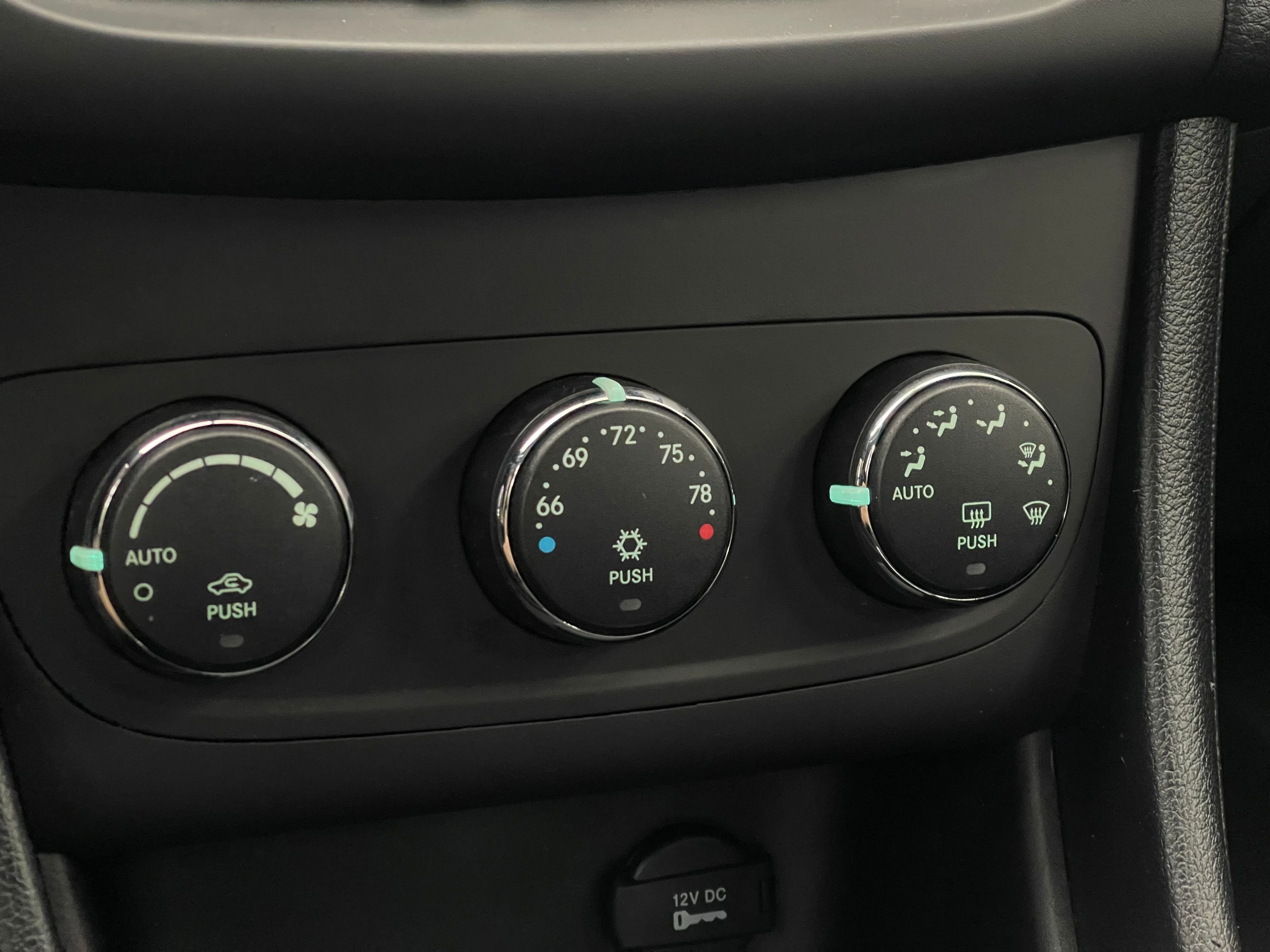 Used 2013 Mineral Gray Metallic Clearcoat Dodge SXT image 20