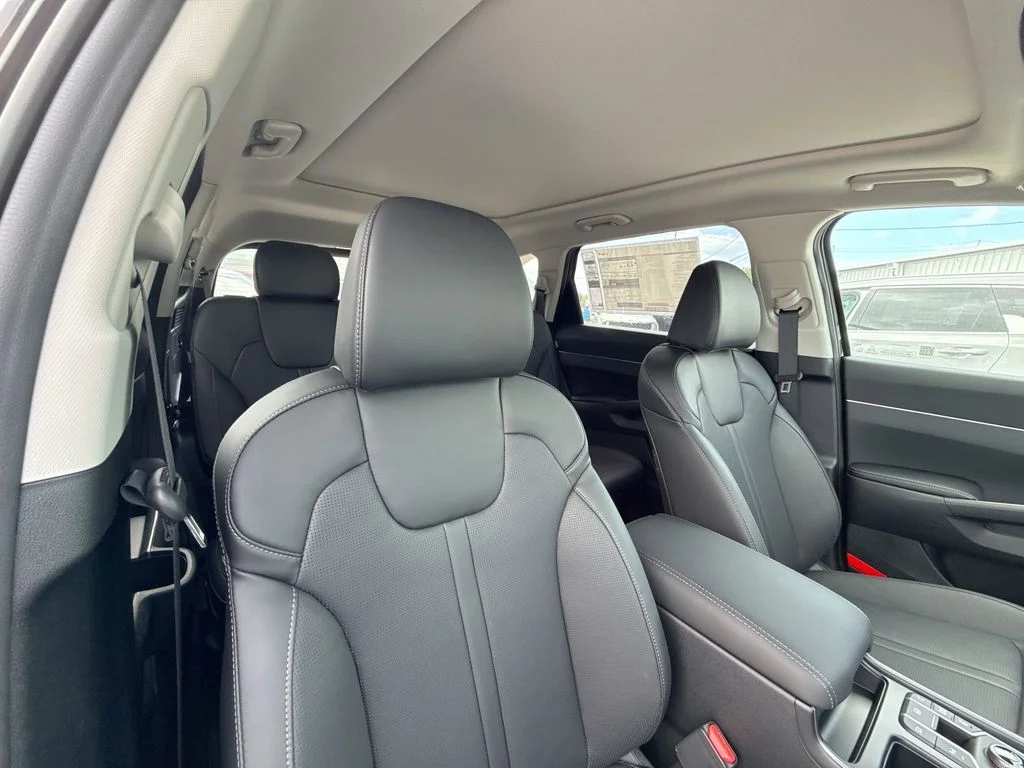 New 2025 Black Kia EX image 27