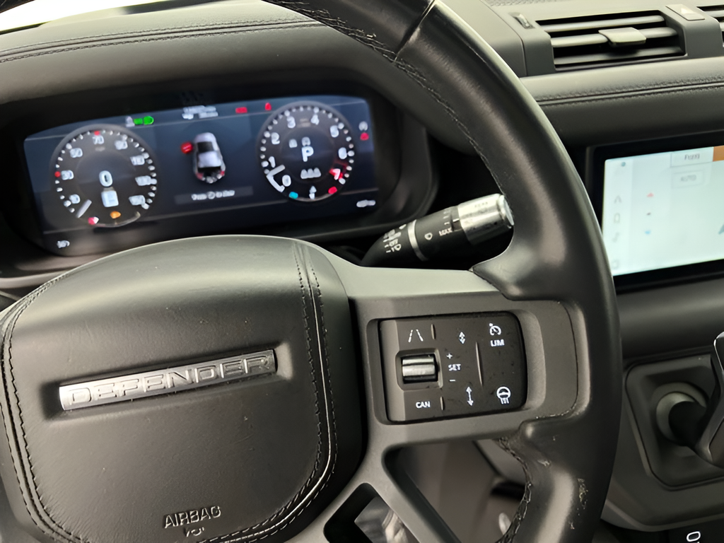 Used 2021  Land Rover X image 25