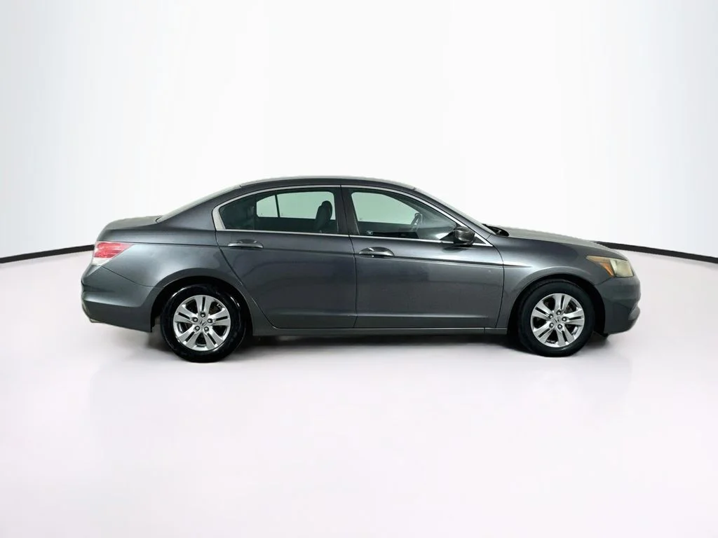 Used 2011 Polished Metal Metallic Honda SE image 8