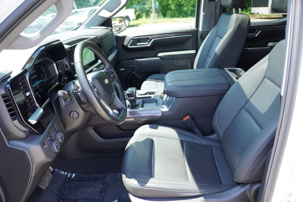Used 2024 Summit White Chevrolet LTZ image 16