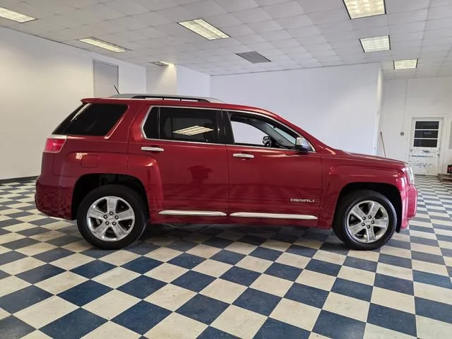 Used 2015 CRYSTAL RED TINTCOAT GMC Denali image 8
