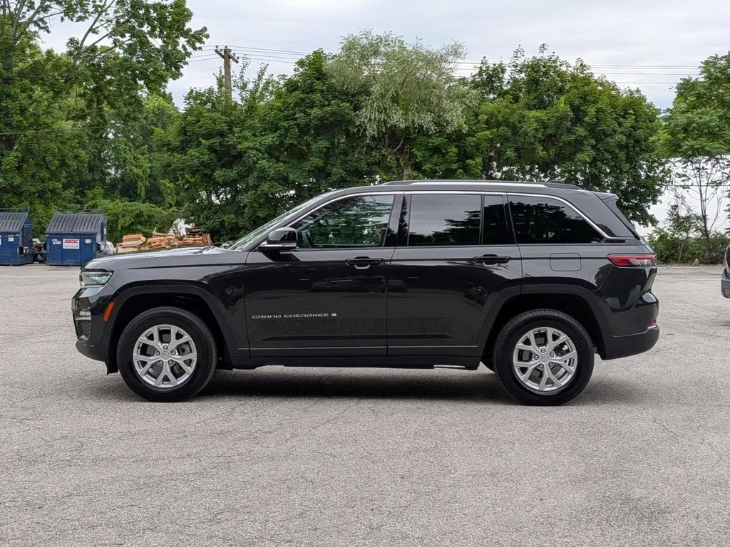 Used 2023 Brown Jeep Limited image 9