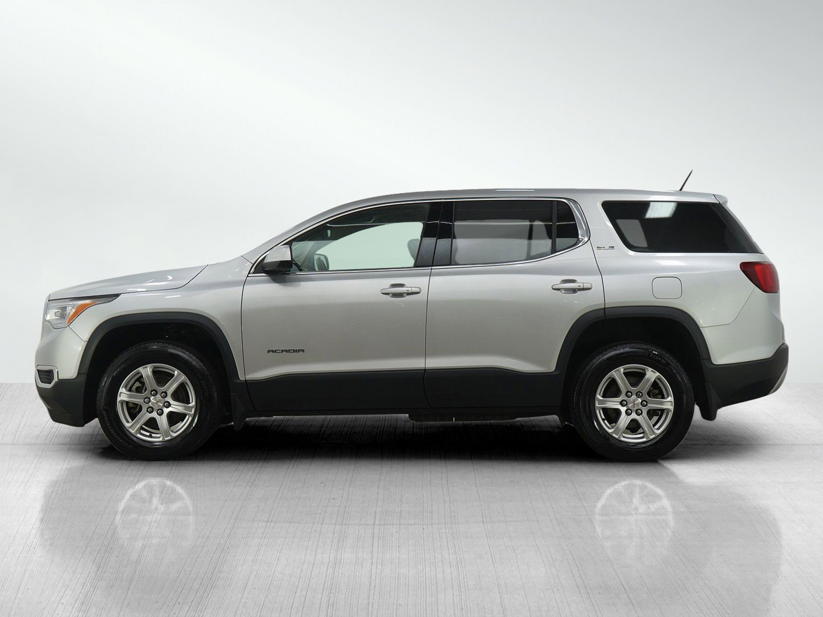 Used 2019 GMC Acadia SLE-1 with VIN 1GKKNRLAXKZ100578 for sale in Minneapolis, Minnesota