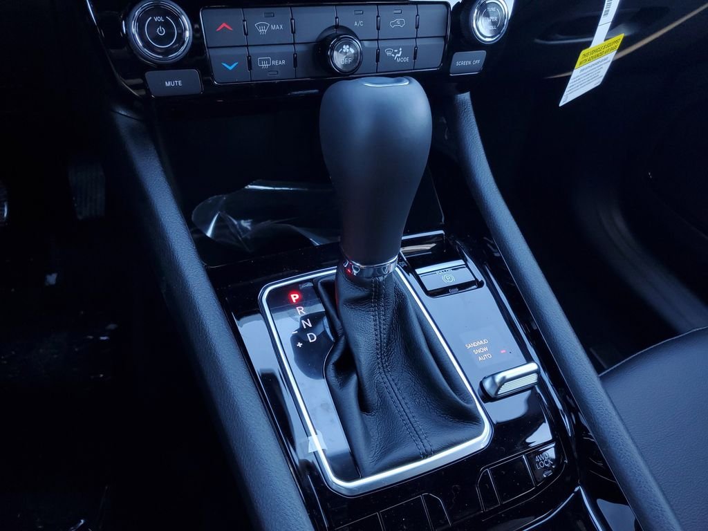 New 2026 Red Hot Pearlcoat Jeep Latitude image 30