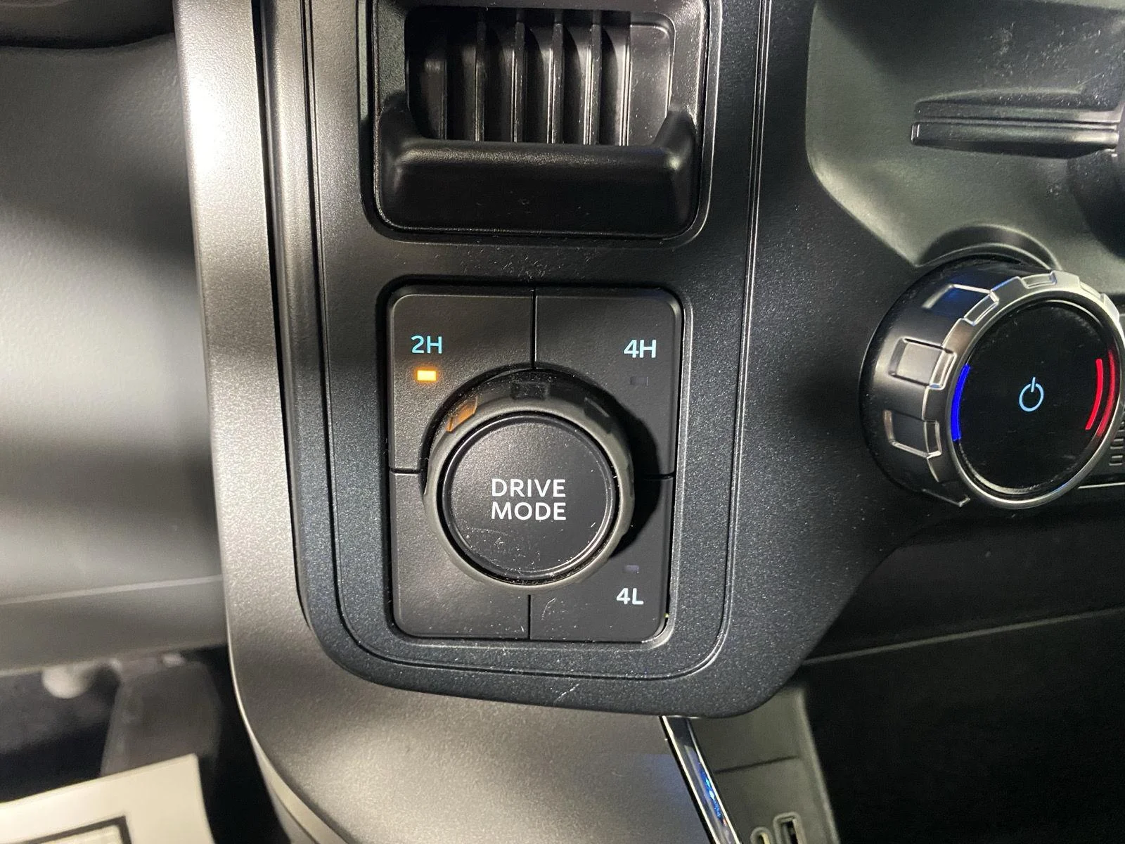 New 2026 Carbonized Gray Metallic Ford XLT image 12