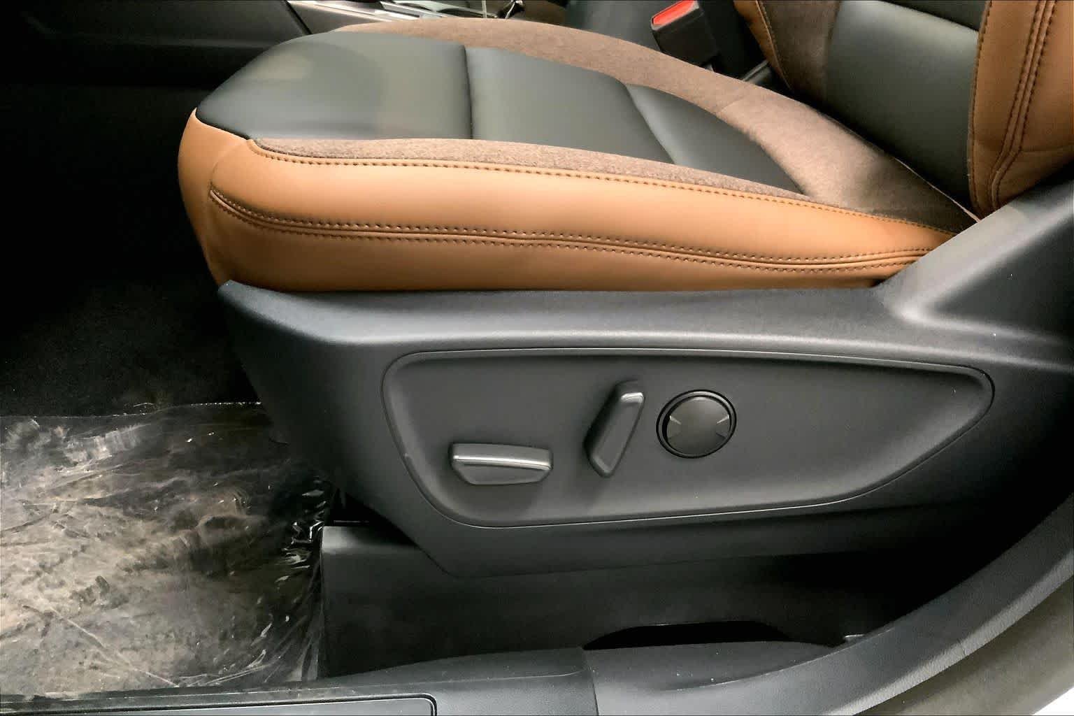 New 2026 Space White Metallic Ford Outer Banks® image 18