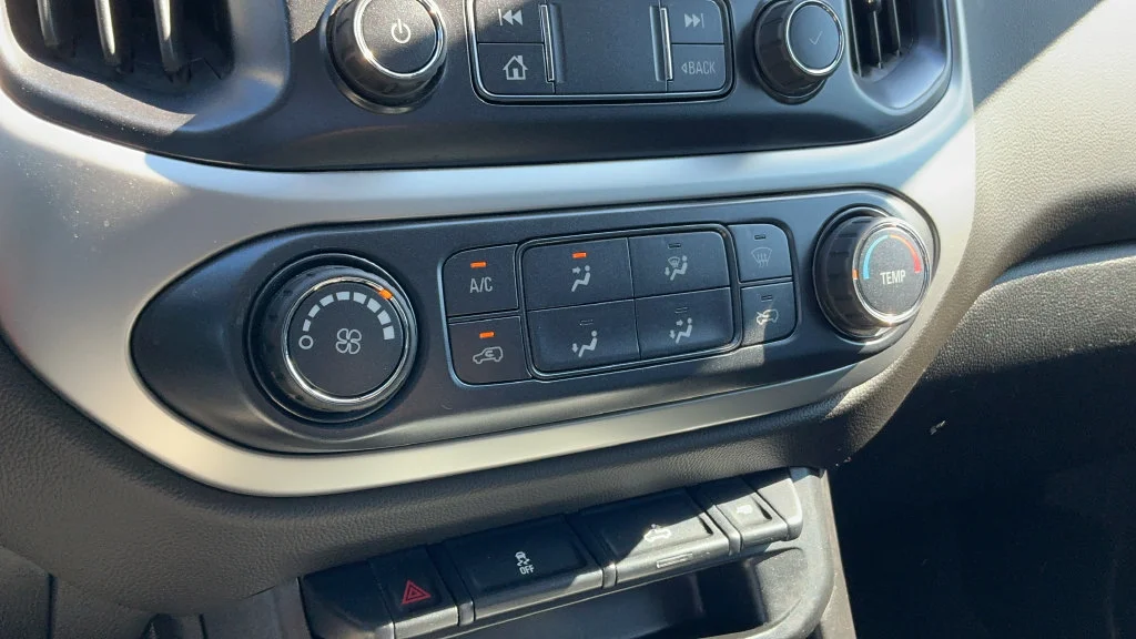 Used 2019 SHADOW GRAY METALLIC Chevrolet 2WD LT image 16