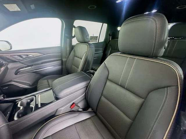 Used 2025 Beige Chevrolet High Country image 21