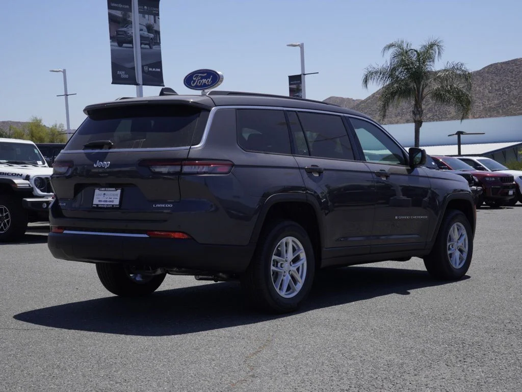 New 2026 Baltic Gray Metallic Clear-Coat Exterior Paint Jeep Laredo image 4