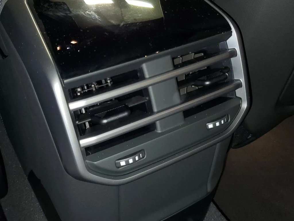 New 2027 BMW Individual Two-Tone Oxide Grey Metallic with Black Sapphire Metallic BMW  image 12