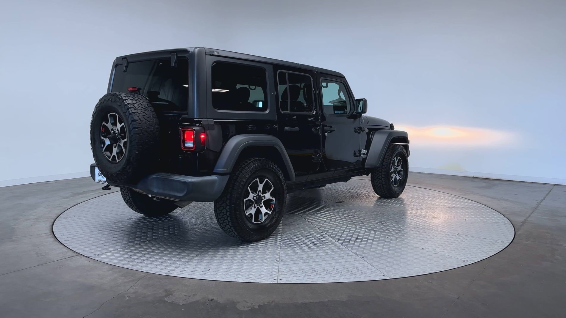 Used 2019 Black Clearcoat Jeep Sport S image 8