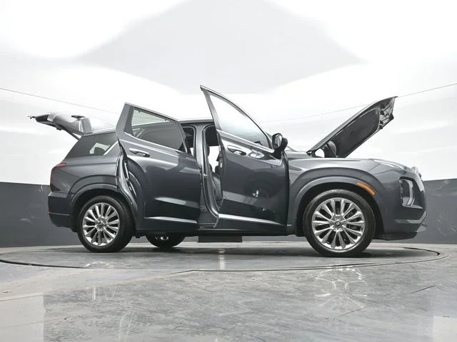 Used 2020 Green Hyundai Limited image 31