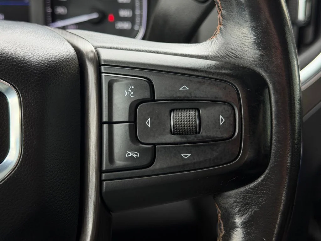 Used 2021 White GMC AT4 image 18