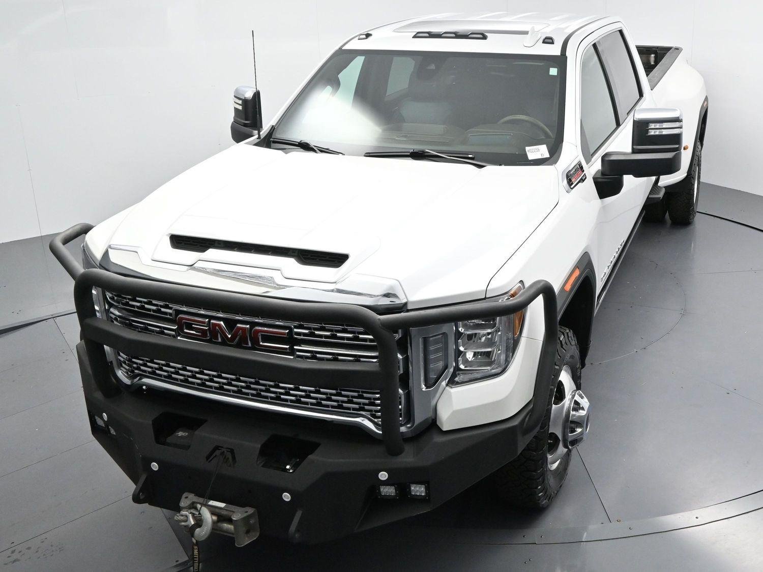 Used 2022 White Frost Tricoat GMC Denali image 43