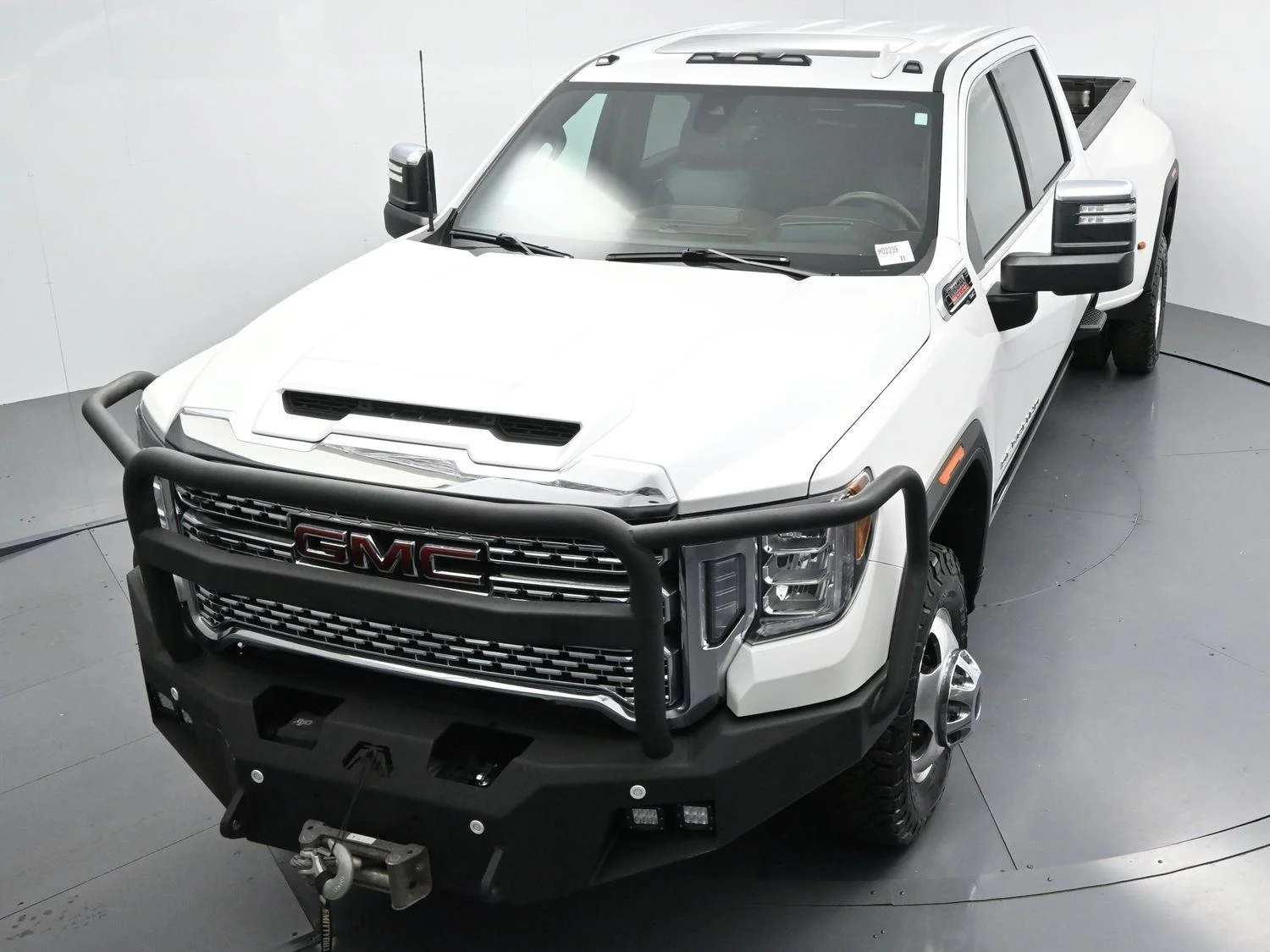 Used 2022 White Frost Tricoat GMC Denali image 43