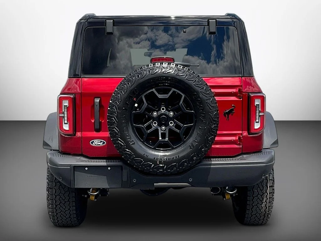 New 2026 Ruby Red Metallic Tinted Clearcoat Ford Badlands® image 4