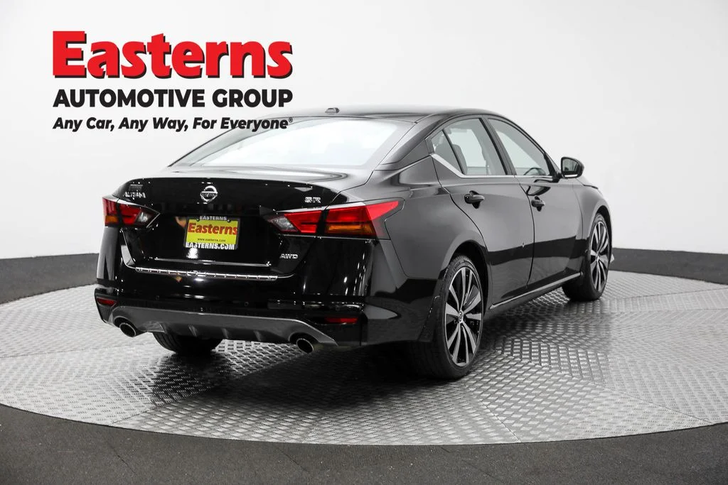 Used 2022 Black Nissan 2.5 SR image 5