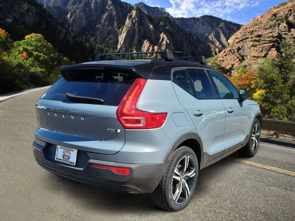 Used 2021 Gray Volvo R-Design image 3