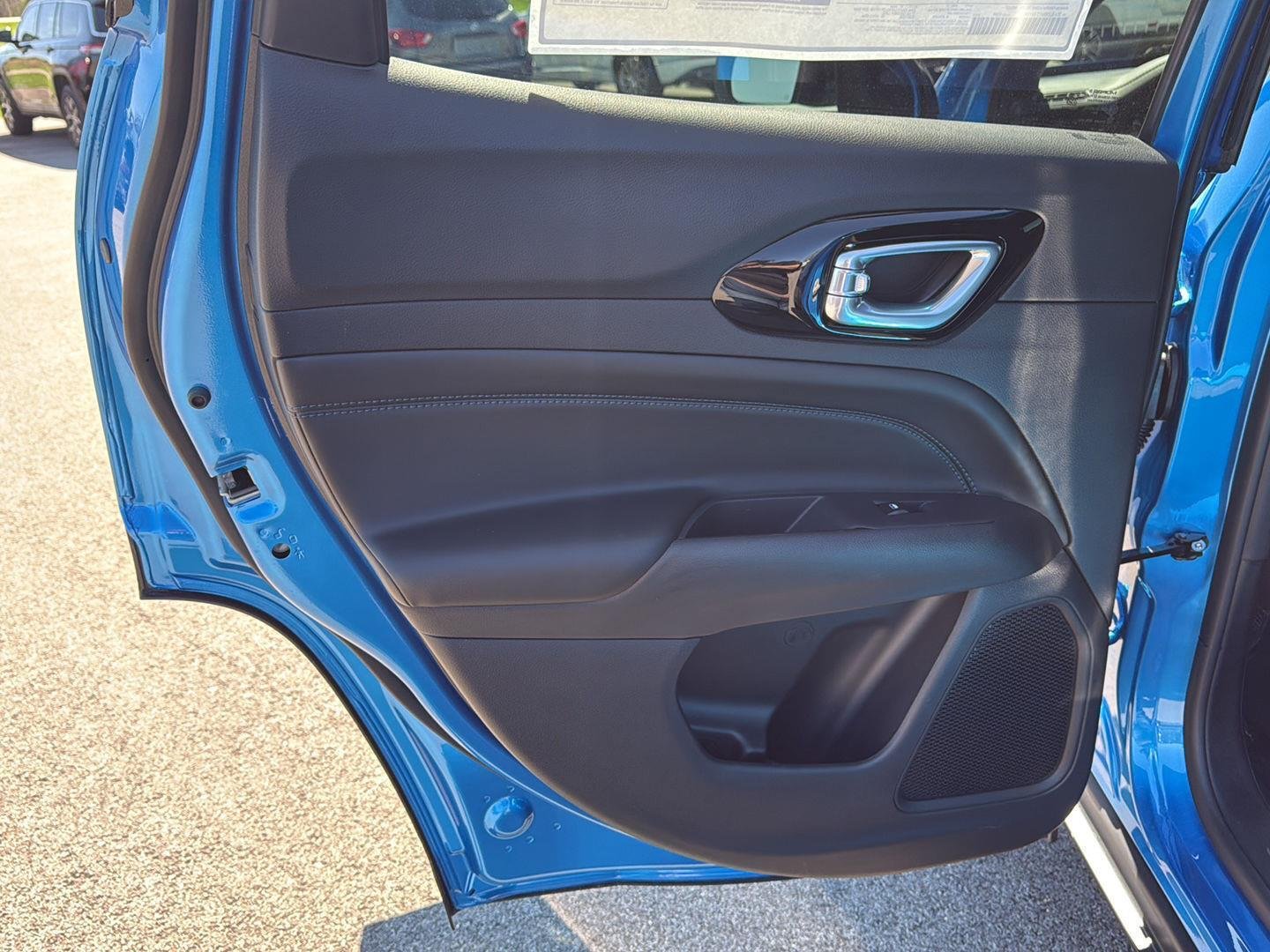 New 2026 Hydro Blue Pearl-Coat Exterior Paint Jeep Latitude Altitude image 19