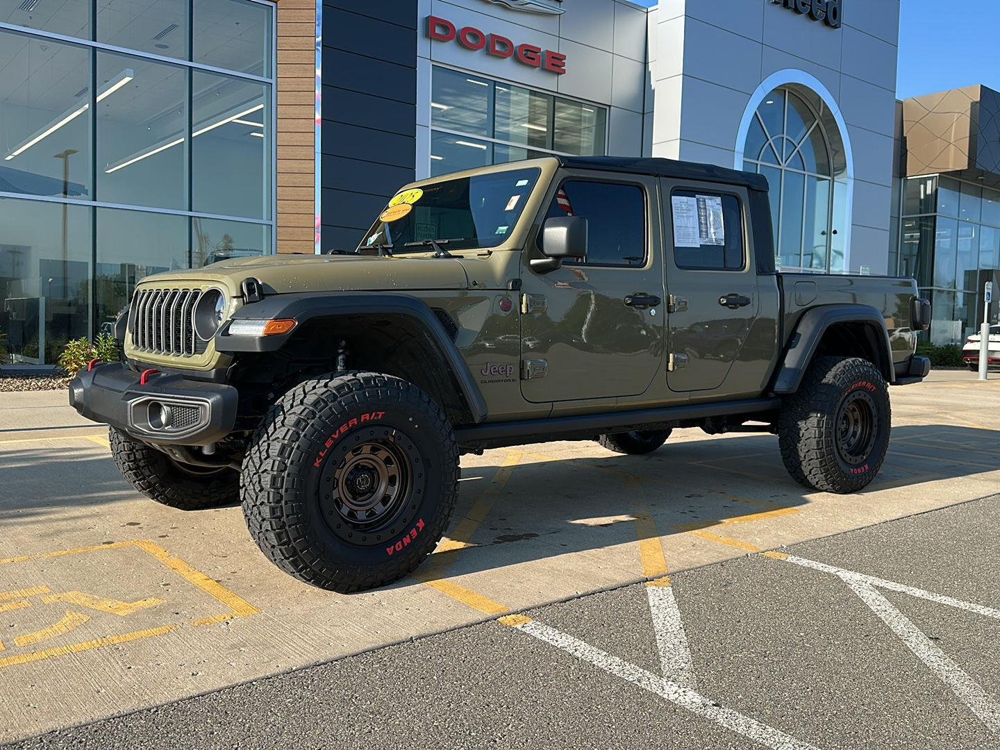 Used 2025 Jeep Gladiator Rubicon with VIN 1C6RJTBG8SL519421 for sale in Kansas City