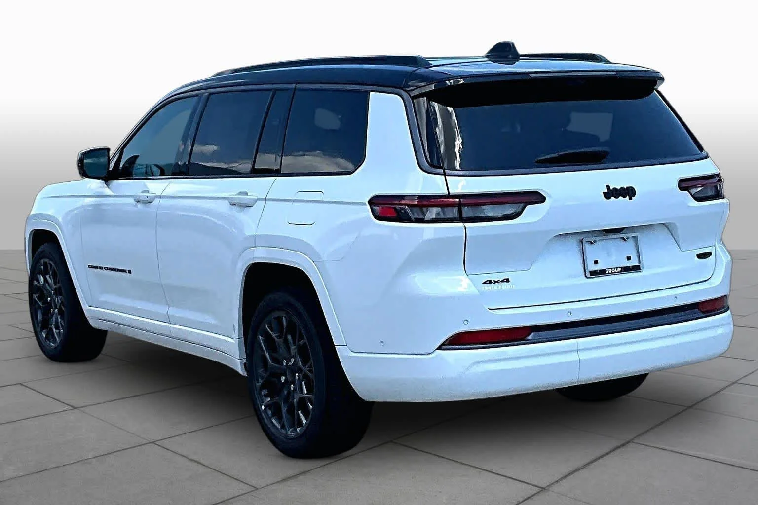 New 2026 Bright White Clear-Coat Exterior Paint Jeep Summit image 13
