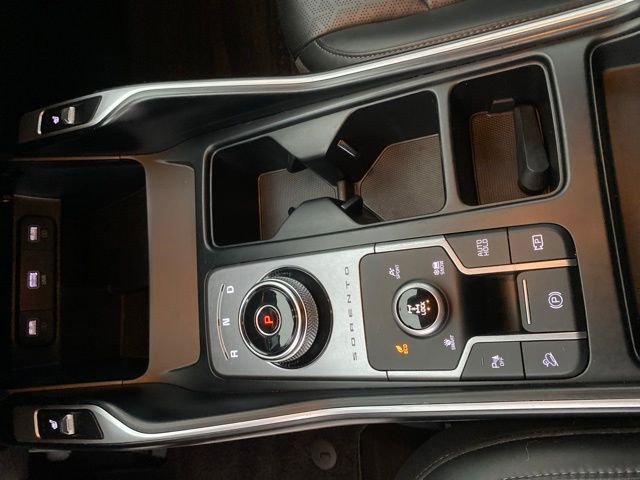 Used 2022 Black Kia S image 29