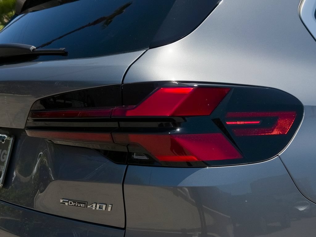 New 2026 Skyscraper Grey Metallic BMW sDrive40i image 4
