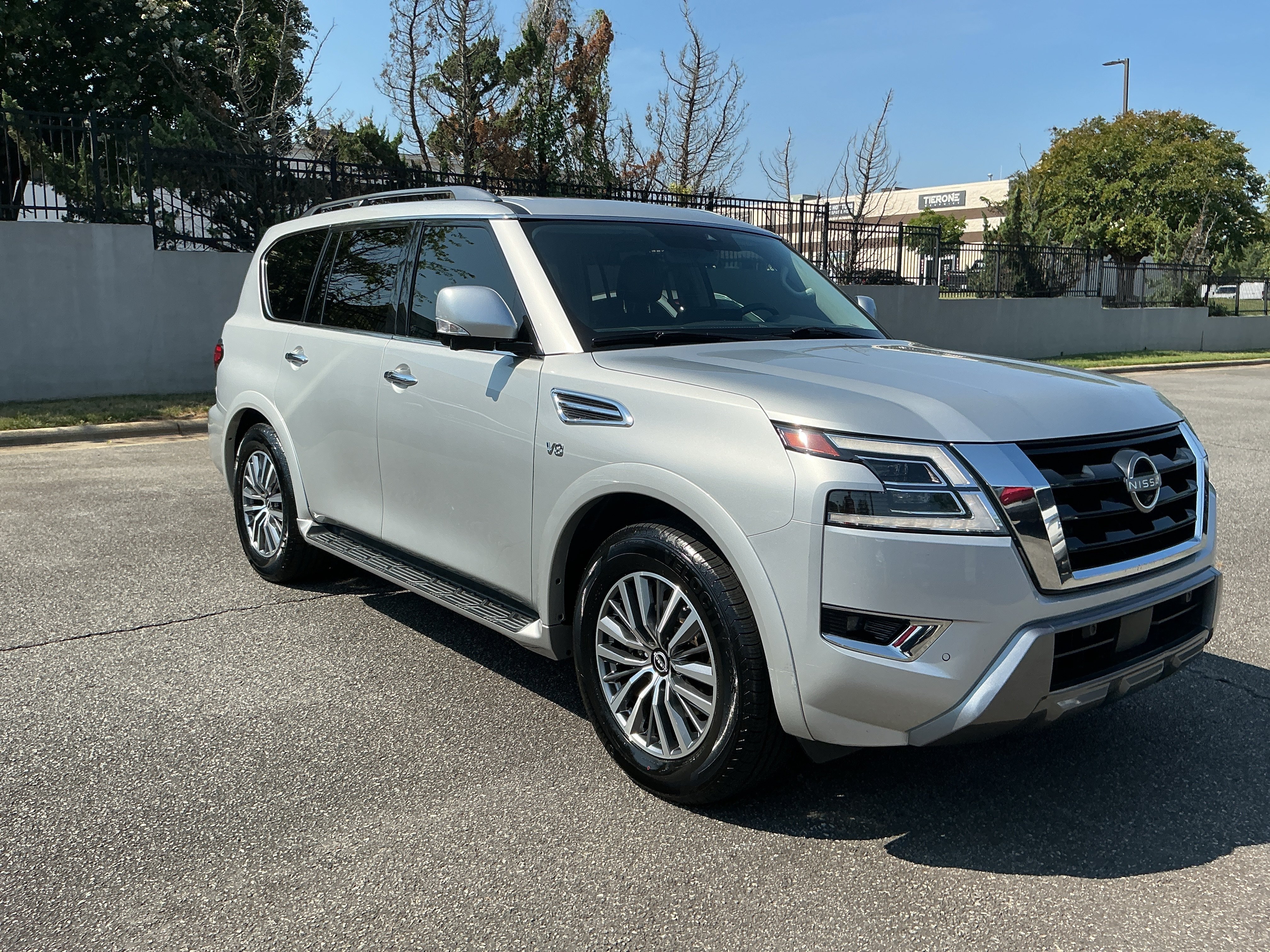 Used 2022 Brilliant Silver Metallic Nissan SL image 5