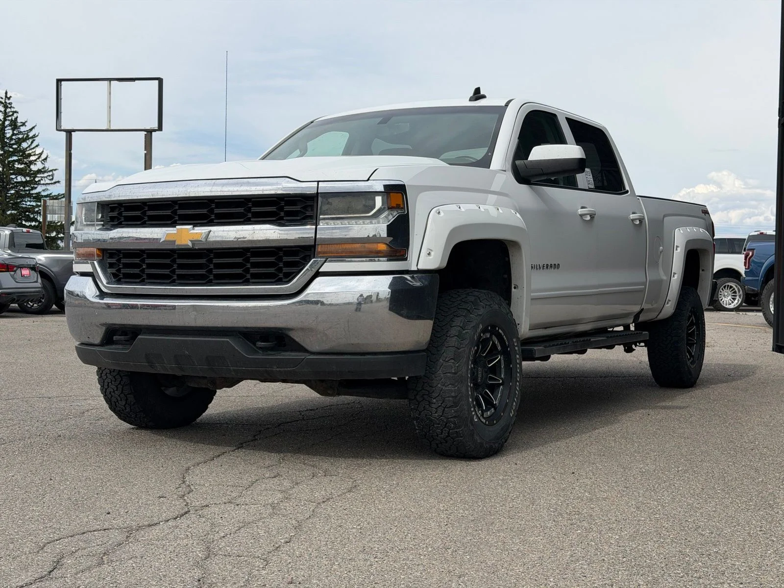 Used 2017 White Chevrolet LT image 6