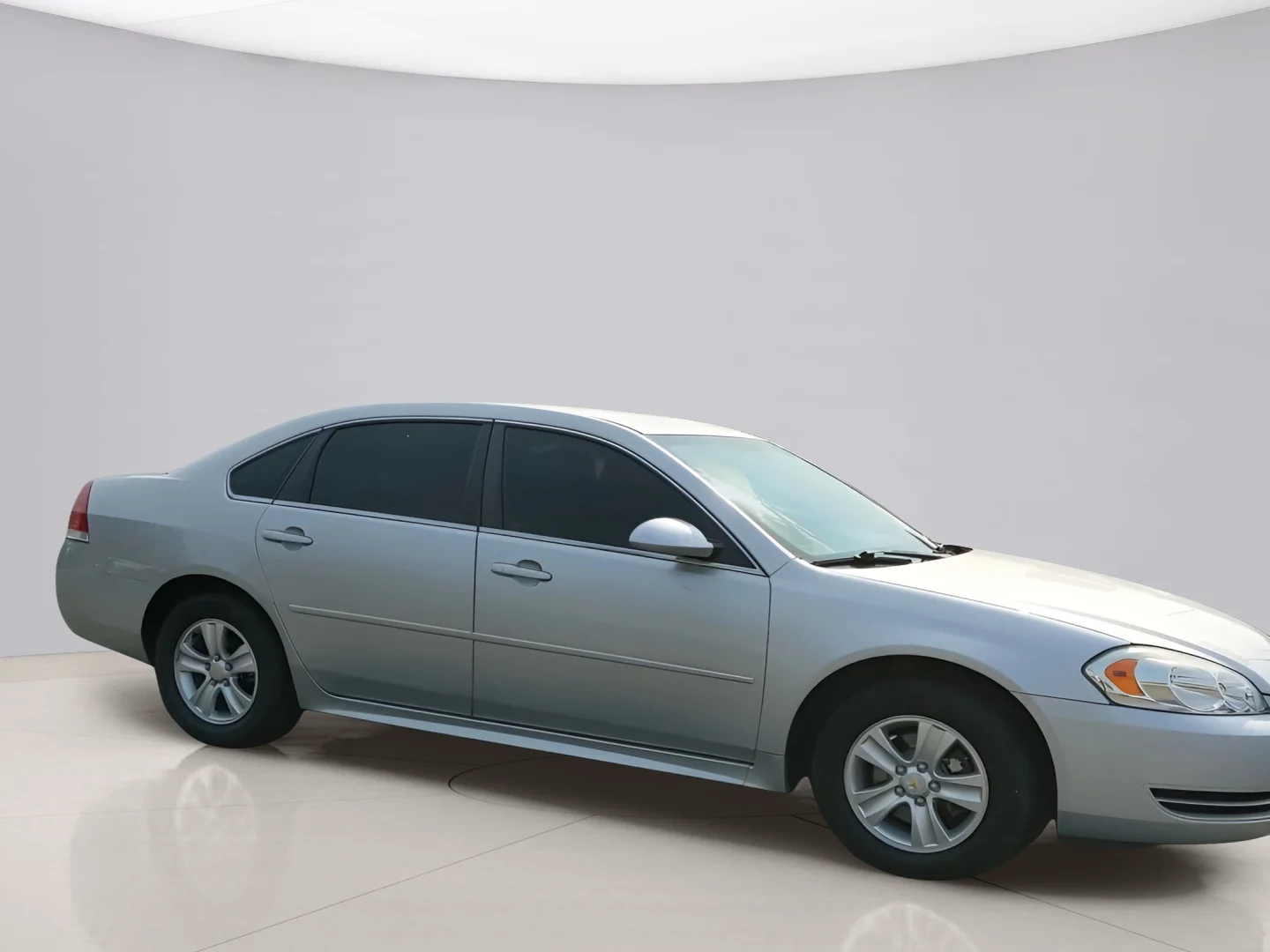 Used 2015 Silver Chevrolet LIMITED image 6