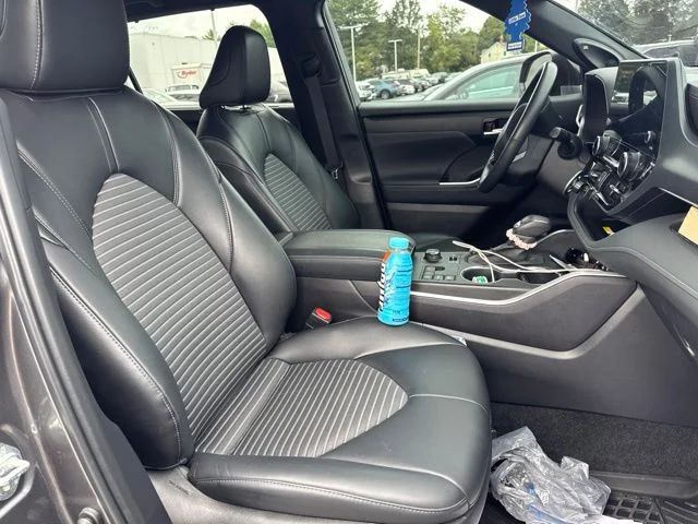 Used 2024  Toyota XSE image 18