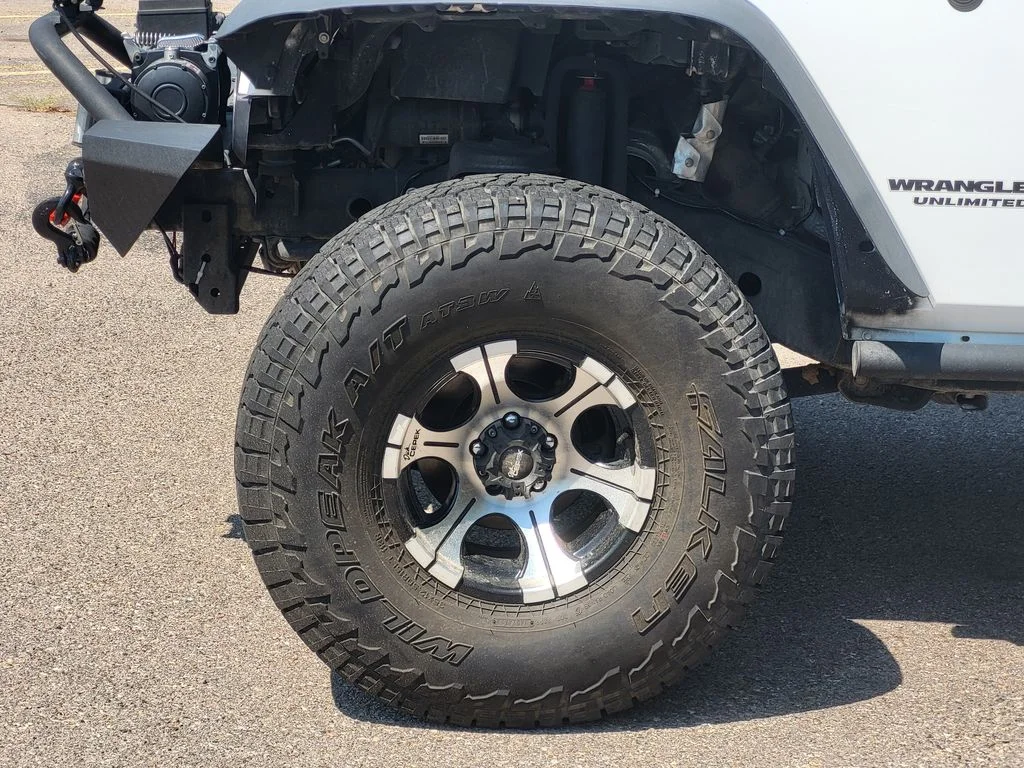 Used 2017 Bright White Clearcoat Jeep Unlimited Rubicon image 8