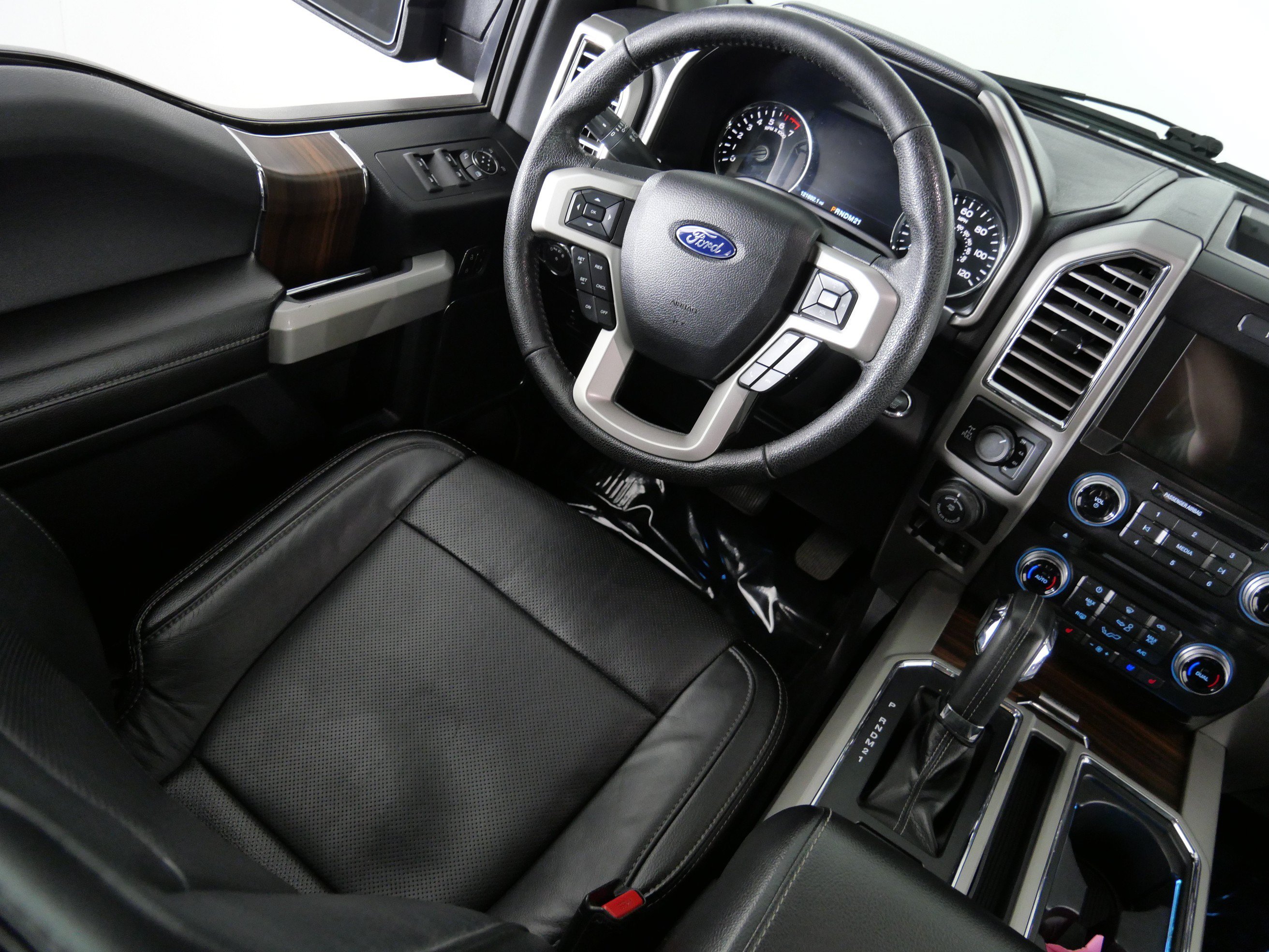 Used 2016 Shadow Black Ford Lariat image 9