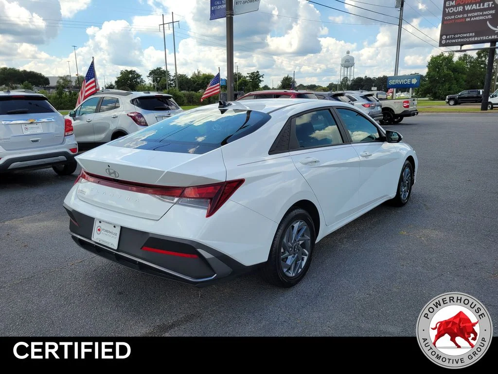 Used 2024 White Hyundai SEL image 6
