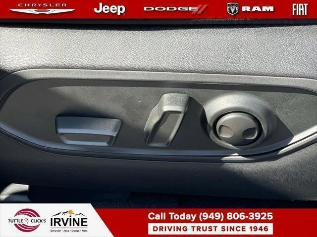 New 2026 Sting-Gray Clear-Coat Exterior Paint Jeep Laredo image 46